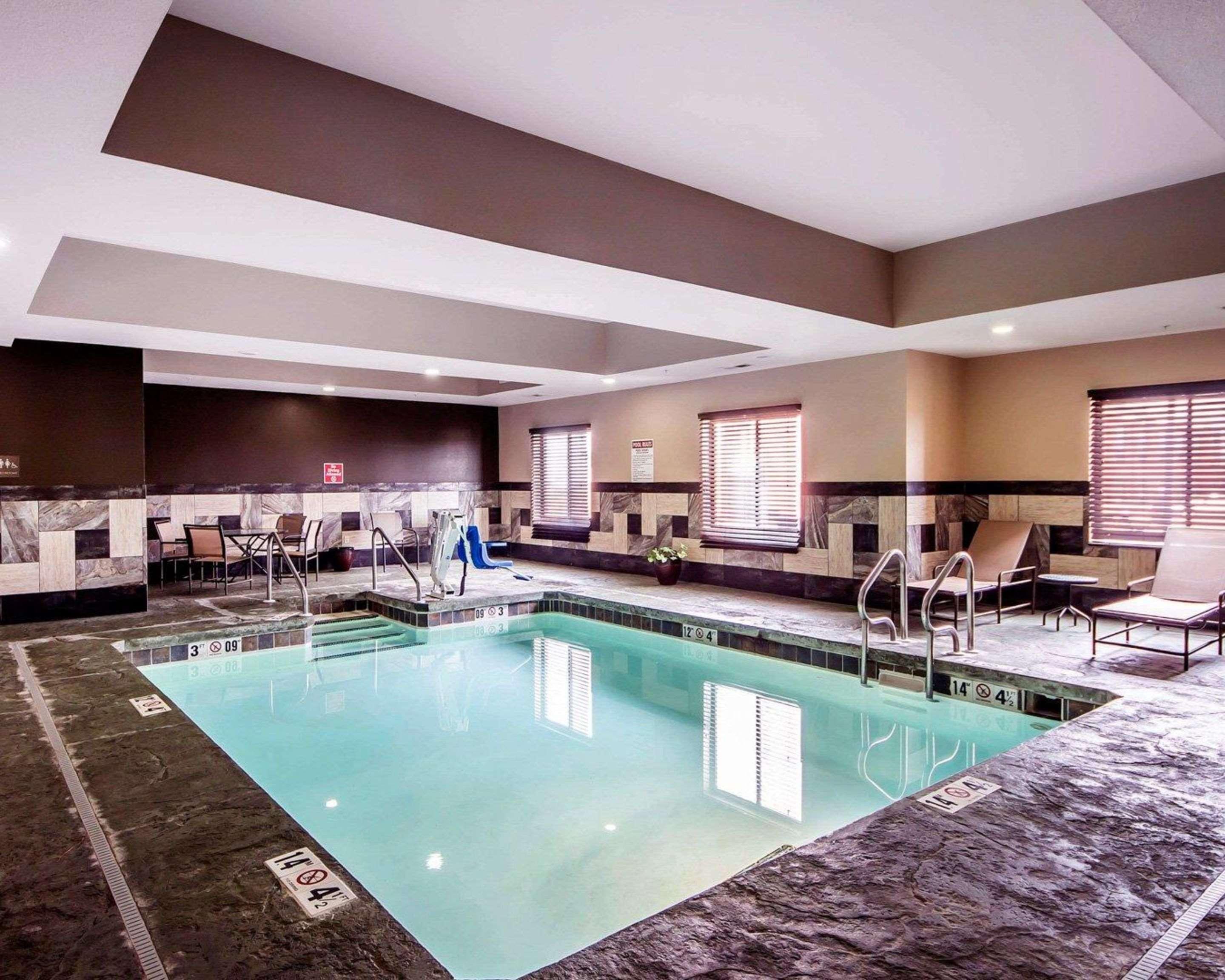 Comfort Inn & Suites Alva Bagian luar foto