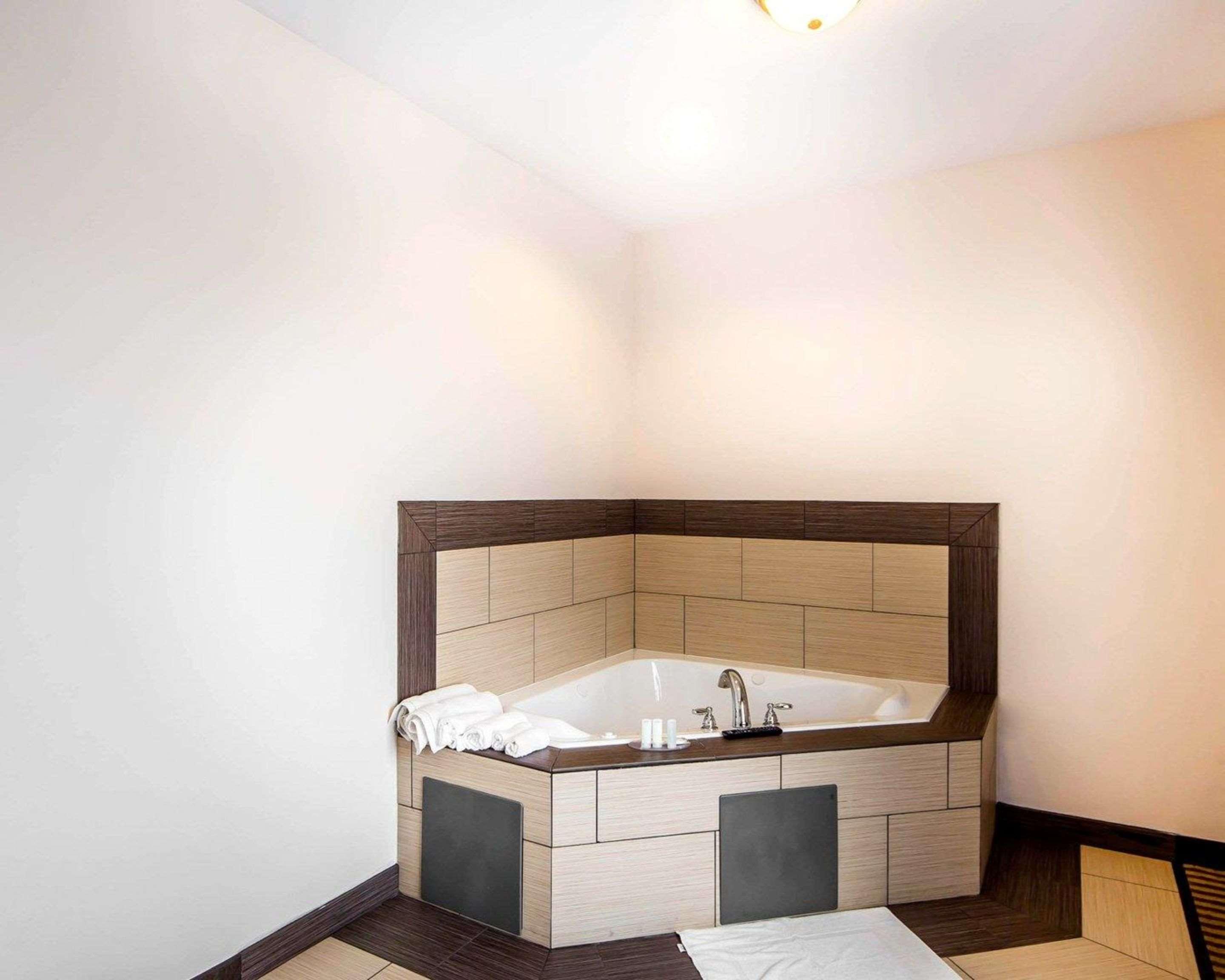 Comfort Inn & Suites Alva Bagian luar foto