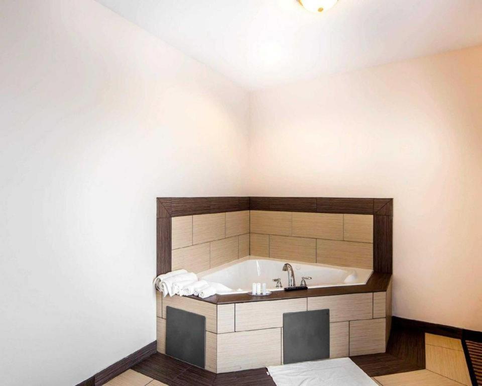 Comfort Inn & Suites Alva Bagian luar foto