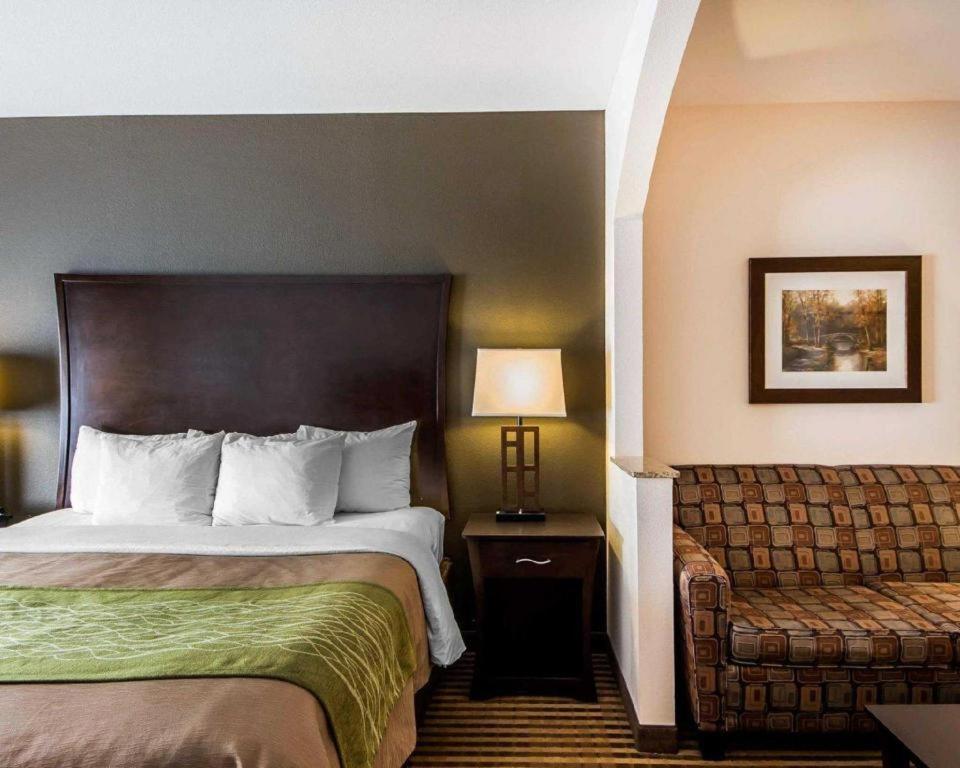 Comfort Inn & Suites Alva Bagian luar foto